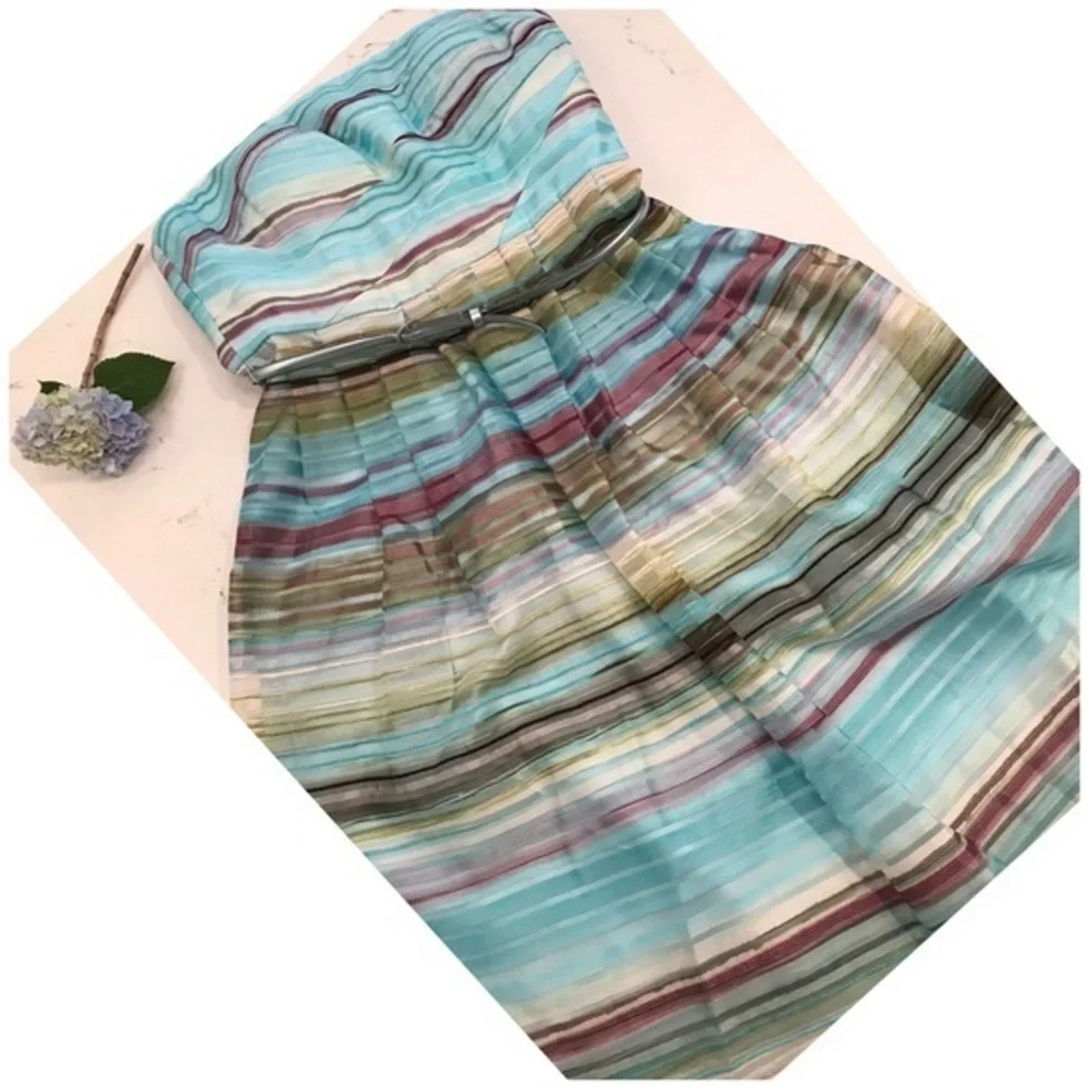 NWT STRAPLESS DRESS ๐๐๐ - Picture 3 of 8